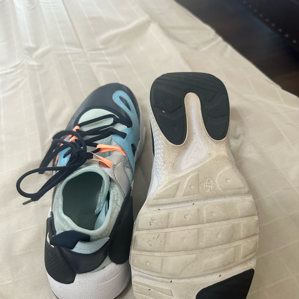 Great walking shoe. - Picture 3 of 4